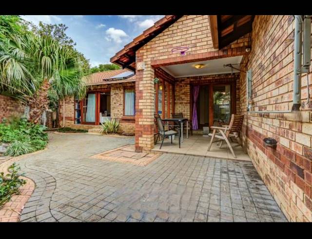 3 BEDROOM HOUSE FOR SALE IN VAN RIEBEECK PARK